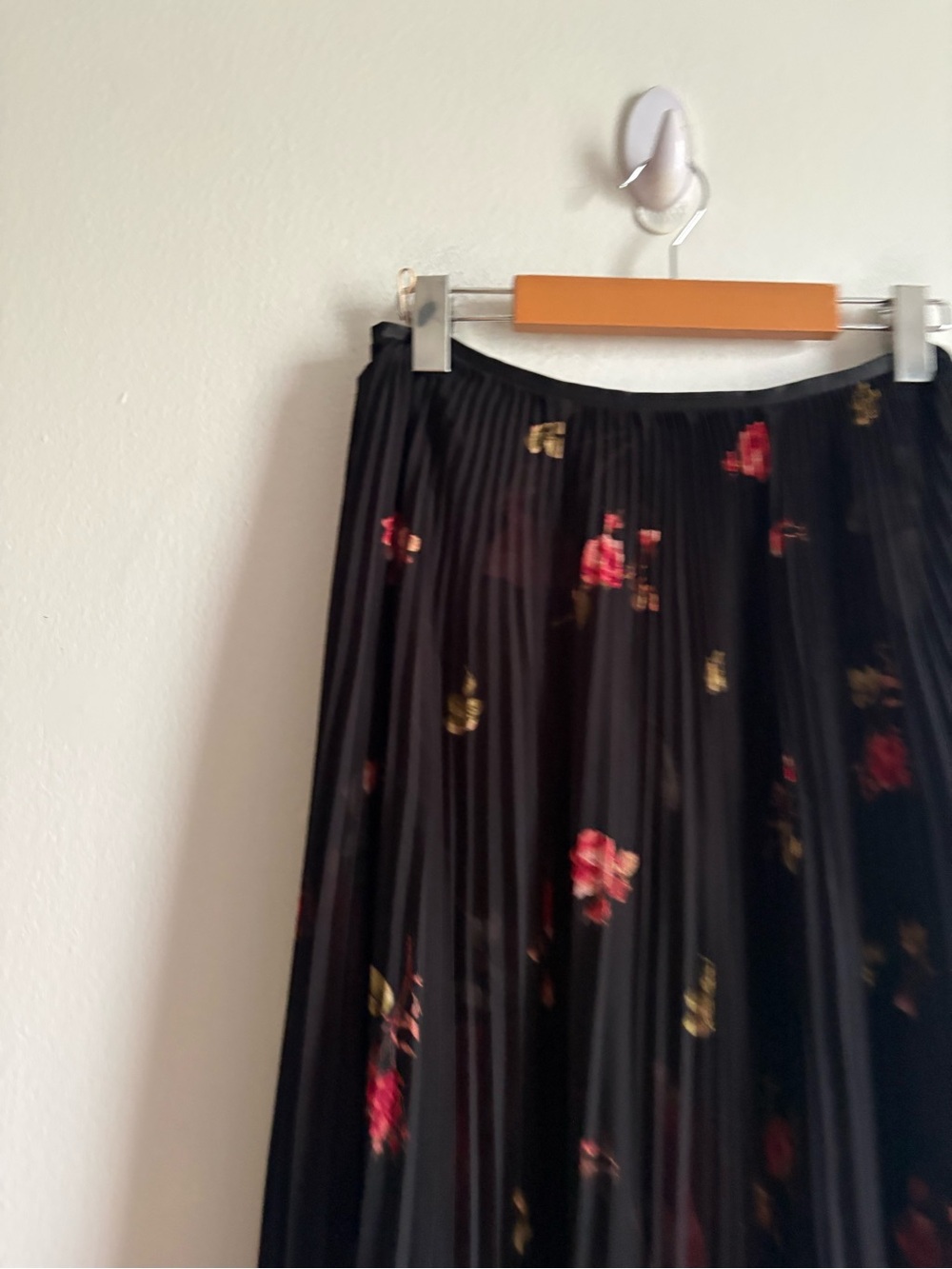 Aritzia Wilfred Sz 2 Black Dubois Floral Pleated Asymmetrical Hem Midi Skirt - Picture 3 of 9